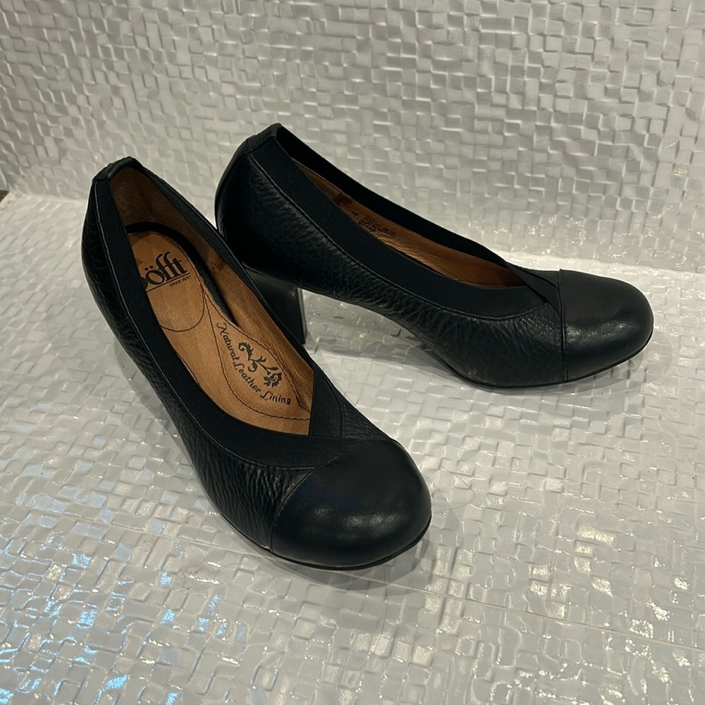 Sofft Black Leather Round-Toe Pumps